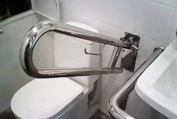 Tay vịn toilet cho người già giải pháp an toàn khi đi vệ sinh