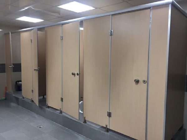 Cách bảo quản và vệ sinh vách ngăn vệ sinh giá rẻ Thái Nguyên hiệu quả