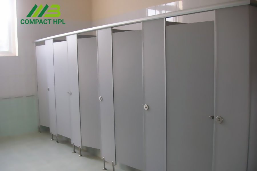 Điểm khác biệt giữa vách ngăn nhà vệ sinh composite và compact 1 Điểm khác biệt giữa vách ngăn nhà vệ sinh composite và compact