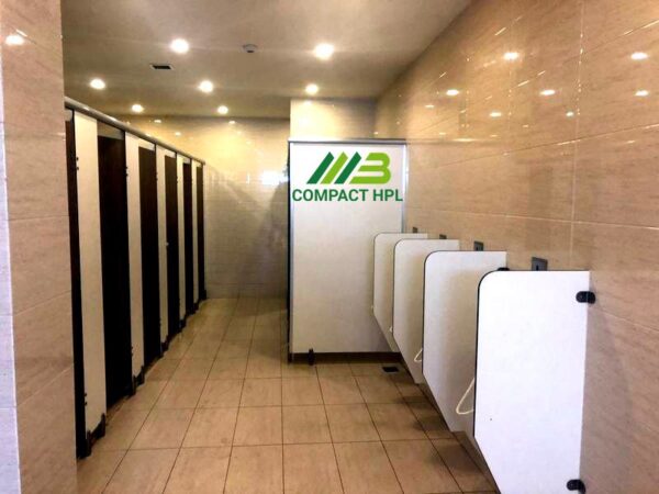 Thi công vách ngăn vệ sinh nhà hàng trọn gói nhanh chóng chuyên nghiệp