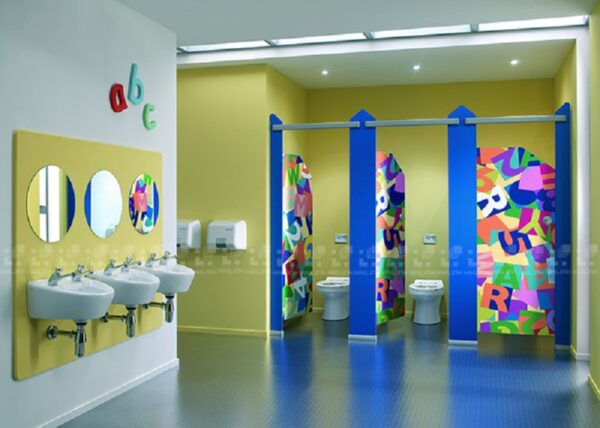 Lợi ích khi lắp đặt vách ngăn nhà vệ sinh trường học đạt chuẩn