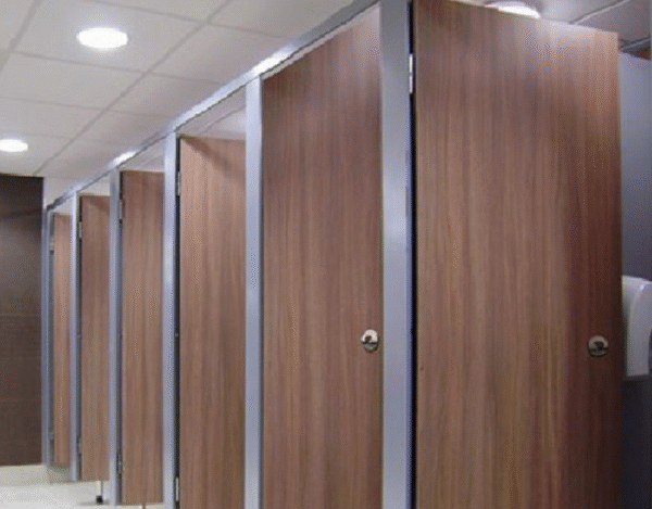 Cung cấp vách ngăn toilet cho bể bơi – giá tốt, thi công nhanh