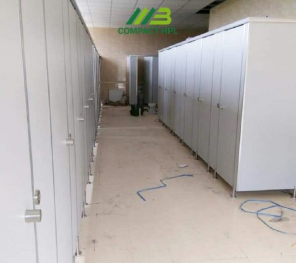 Vách ngăn vệ sinh bệnh viện sự lựa chọn an toàn và bền vững 2 Vách ngăn vệ sinh bệnh viện sự lựa chọn an toàn và bền vững