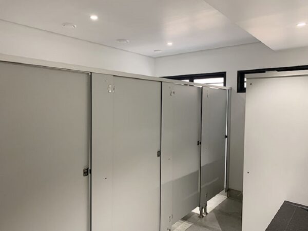 Bán tấm compact - Giải pháp vật liệu bền đẹp cho mọi công trình 1 vach ngan ve sinh chiu nuoc quan ha dong 1 1