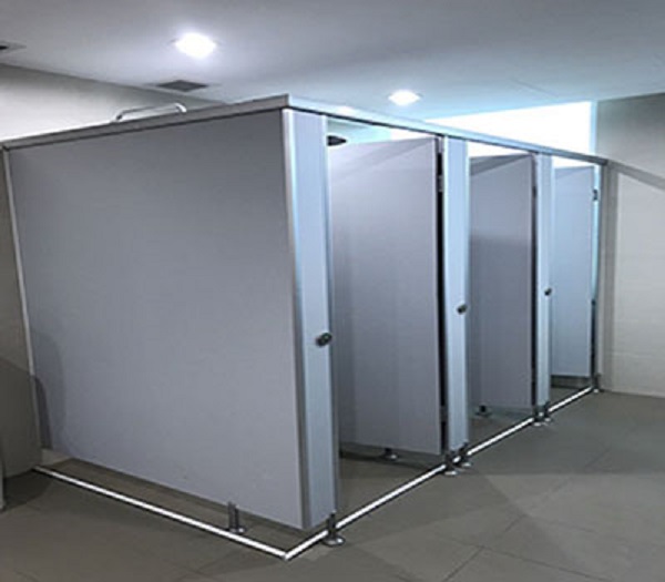 thi cong vach ngan ve sinh tai shp plaza hai phong 2