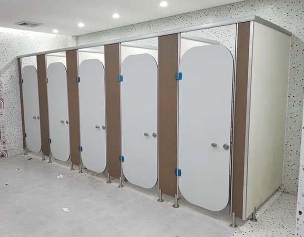 Đơn vị thi công tấm vách ngăn phòng vệ sinh giá rẻ uy tín