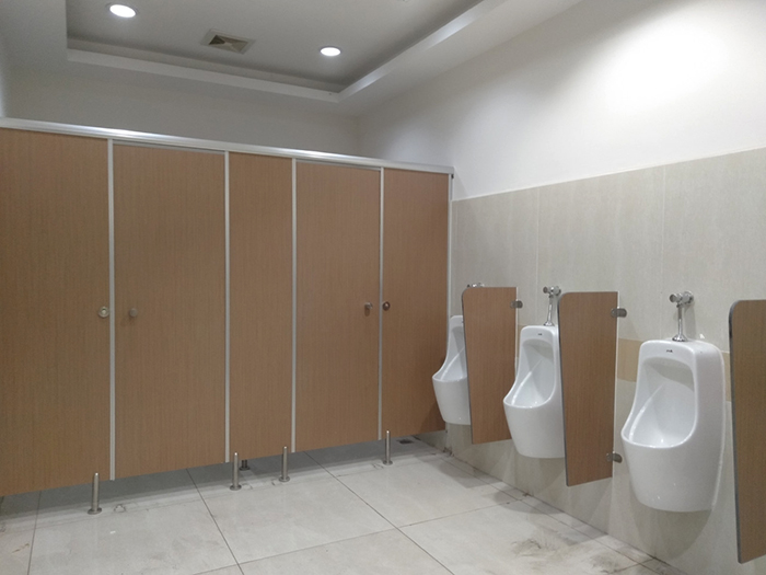 Cải tạo nhà vệ sinh công cộng với tấm HPL compact chống nước 100%, độ bền vượt trội