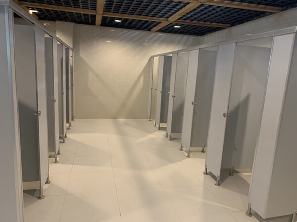 Tại sao nên chọn thi công vách ngăn nhà vệ sinh compact thay vì xây gạch? 1 Tại sao nên chọn thi công vách ngăn nhà vệ sinh compact thay vì xây gạch?