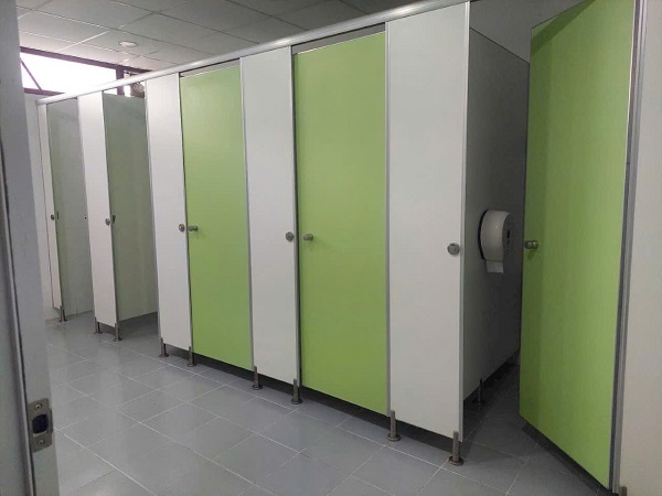 Sửa chữa vách ngăn vệ sinh nhanh chóng giá tốt hiện nay