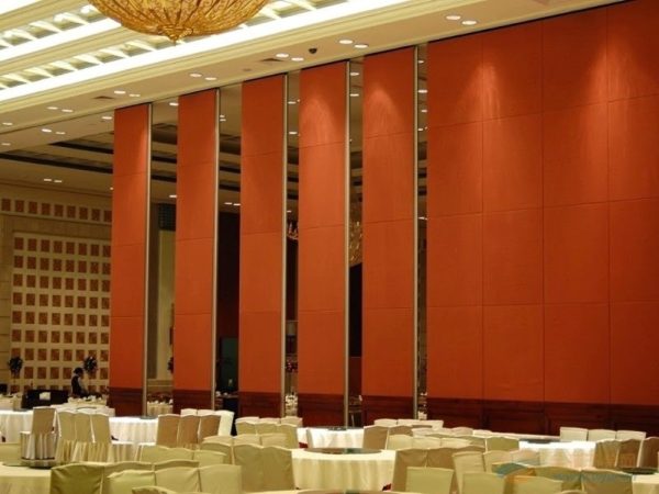 Vì sao nên sử dụng vách ngăn di động cách âm