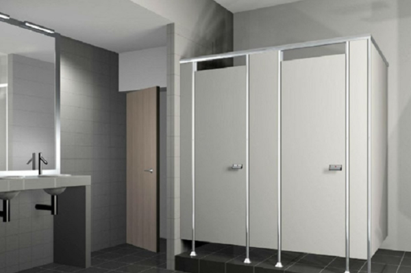 Dịch vụ lắp đặt vách ngăn vệ sinh diện tích hẹp nhanh chóng, uy tín