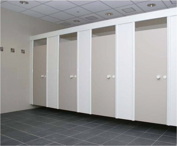 Chi tiết vách ngăn vệ sinh – yếu tố quyết định độ bền và thẩm mỹ