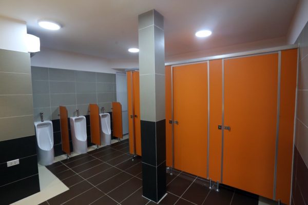 Kích thước vách ngăn vệ sinh Compact HPL tiêu chuẩn và cách lựa chọn phù hợp 2 Kích thước vách ngăn vệ sinh Compact HPL tiêu chuẩn và cách lựa chọn phù hợp