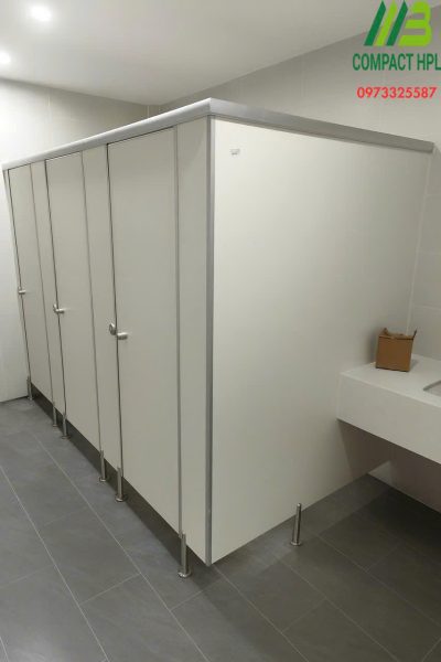 Bí quyết áp dụng kỹ thuật lắp đặt vách ngăn Compact HPL hiệu quả, tiết kiệm chi phí