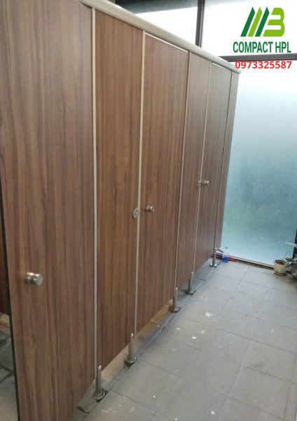 Thi công lắp đặt vách Compact HPL cho nhà vệ sinh hiện đại, chống nước hiệu quả 2 z8379918147361 c3ebcd2aff8bcf8ce6f52ad15df97876 1